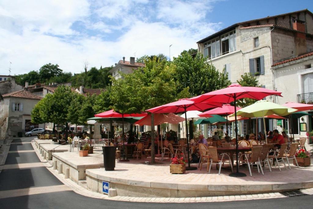 B&B Le Savoir Vivre Bonnes  Exteriér fotografie