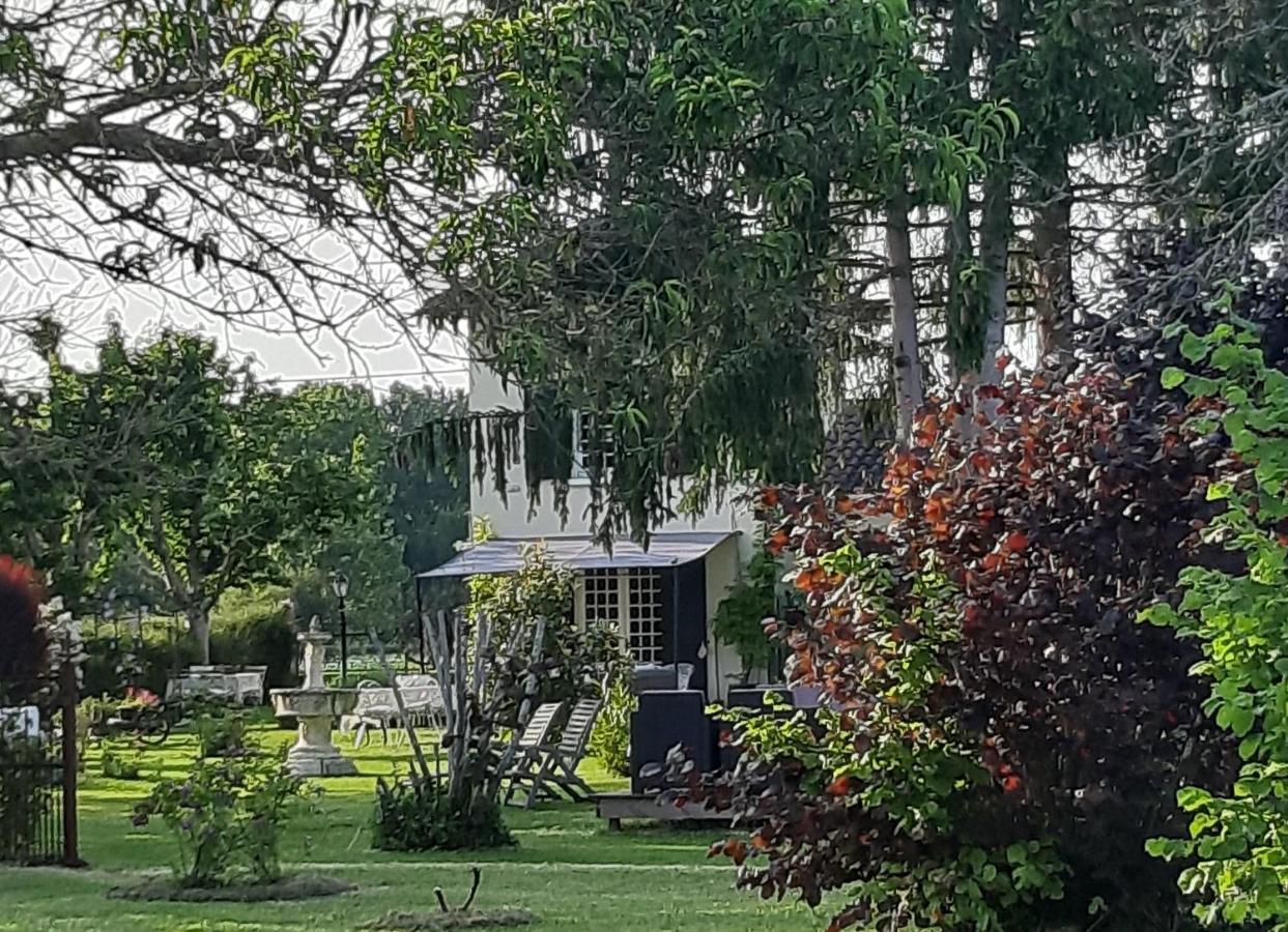B&B Le Savoir Vivre Bonnes  Exteriér fotografie